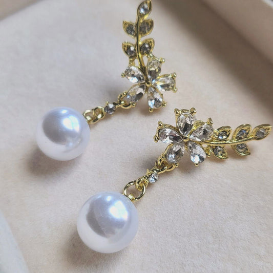 Faux Pearl Flower Leaf Shape Stud Earrings - Miessential
